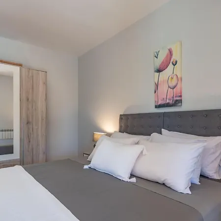 Noa's Pool House, A Modern And Luxurious Near The Sea Vila Santalezi