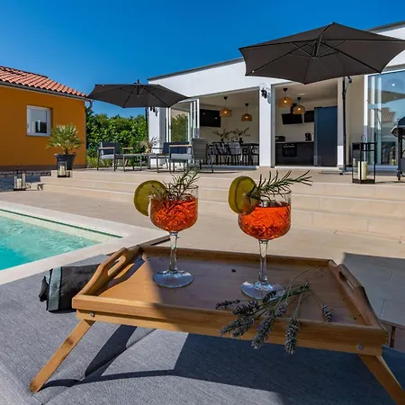Villa Noa's Pool House, A Modern And Luxurious Near The Sea Santalezi