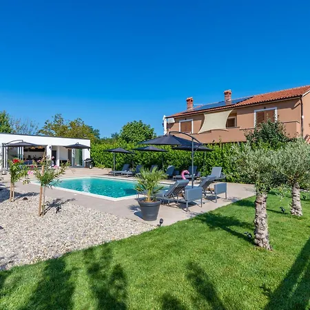 Noa's Pool House, A Modern And Luxurious Near The Sea Santalezi