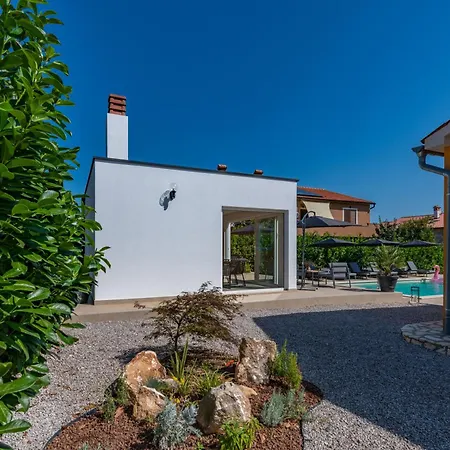 Noa's Pool House, A Modern And Luxurious Near The Sea Santalezi