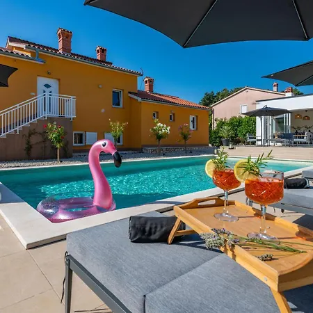 Villa Noa's Pool House, A Modern And Luxurious Near The Sea *