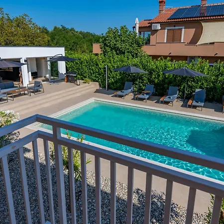 Noa's Pool House, A Modern And Luxurious Near The Sea Villa Santalezi