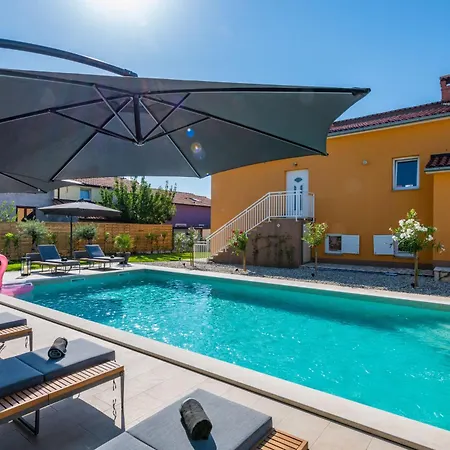 Noa's Pool House, A Modern And Luxurious Near The Sea Santalezi