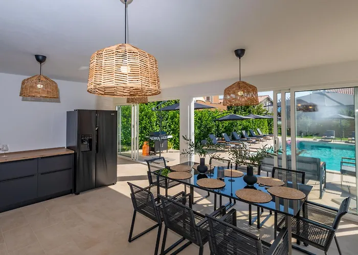 Noa's Pool House, A Modern And Luxurious Near The Sea