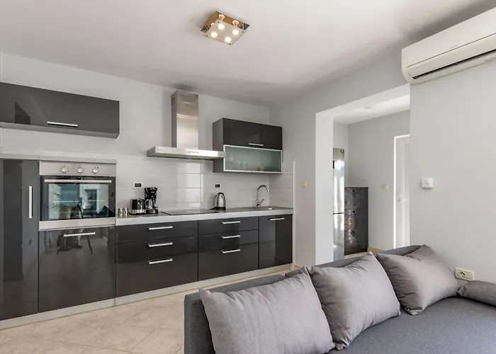 Villa Noa's Pool House, A Modern And Luxurious Near The Sea