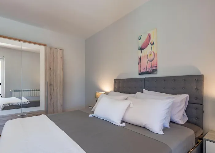 Noa's Pool House, A Modern And Luxurious Near The Sea Villa Santalezi