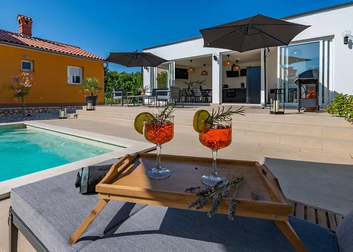 Villa Noa's Pool House, A Modern And Luxurious Near The Sea Santalezi