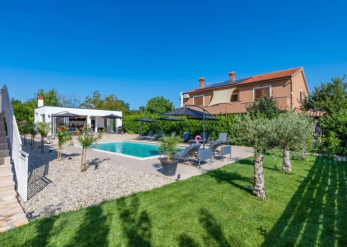 Noa's Pool House, A Modern And Luxurious Near The Sea Santalezi