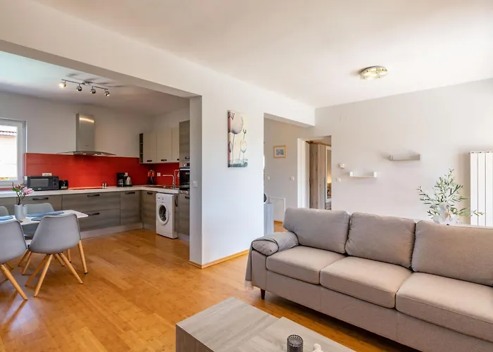 Villa Noa's Pool House, A Modern And Luxurious Near The Sea