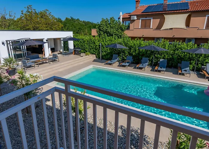 Noa's Pool House, A Modern And Luxurious Near The Sea Villa Santalezi