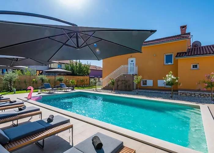 Noa's Pool House, A Modern And Luxurious Near The Sea Santalezi