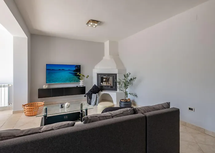 Villa Noa's Pool House, A Modern And Luxurious Near The Sea