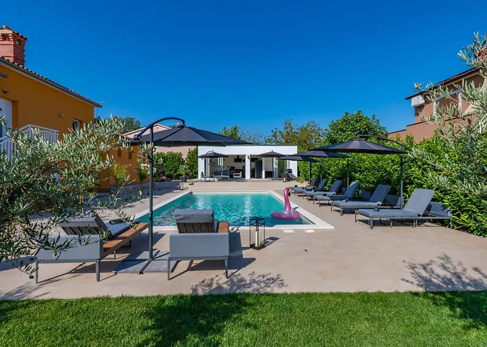 Noa's Pool House, A Modern And Luxurious Near The Sea Villa Santalezi