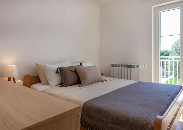 Noa's Pool House, A Modern And Luxurious Near The Sea Santalezi