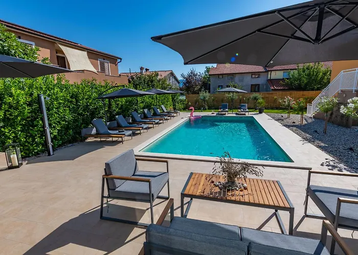 Villa Noa's Pool House, A Modern And Luxurious Near The Sea *