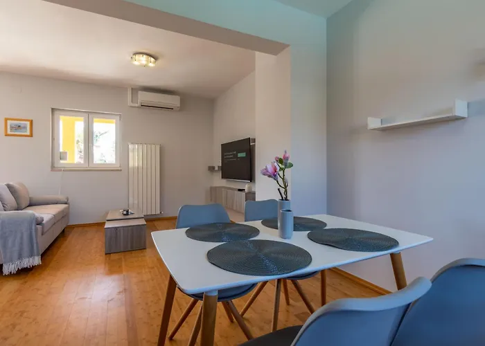 Noa's Pool House, A Modern And Luxurious Near The Sea Villa Santalezi